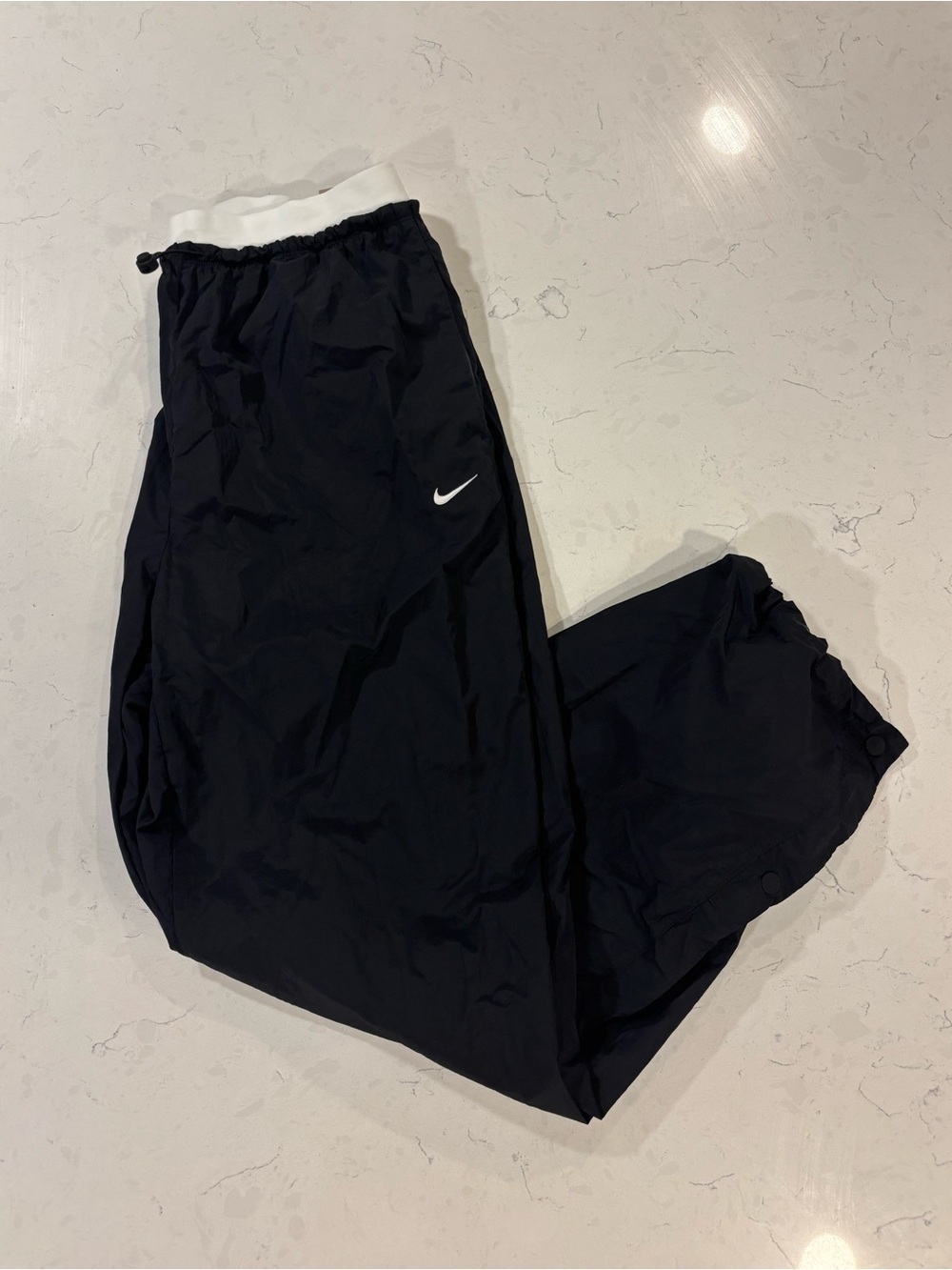 Nike Sportswear
Women's Loose High-Waisted Parachute